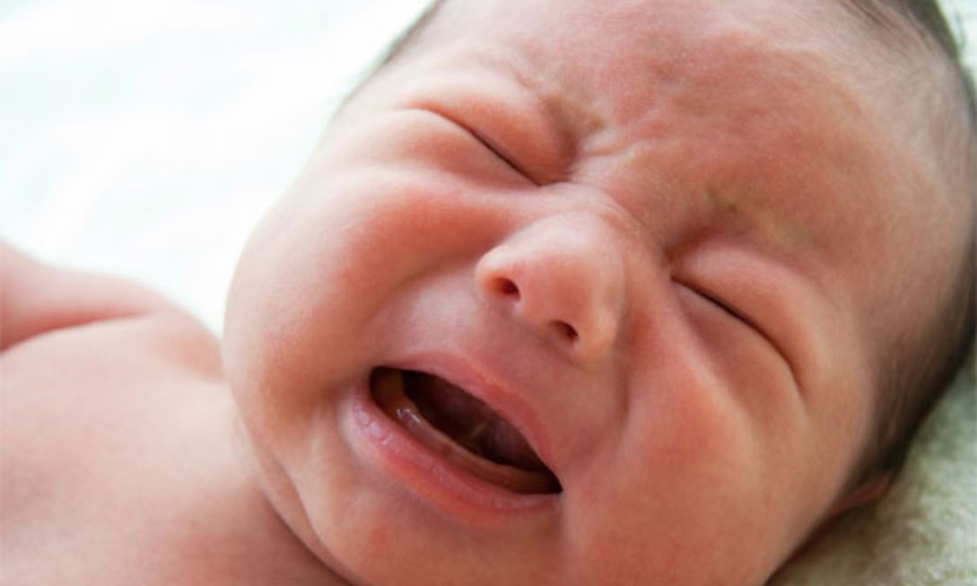 Hiện tượng trẻ sơ sinh rùng mình: Khi nào là bình thường, khi nào cần lo lắng?